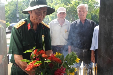 Người thương binh cần mẫn góp công xây nhà bia tưởng niệm đồng đội