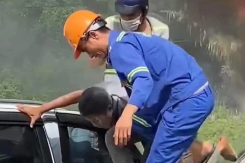 Công an tìm những người hùng cứu tài xế trong ô tô bốc cháy ở cầu Phú Mỹ