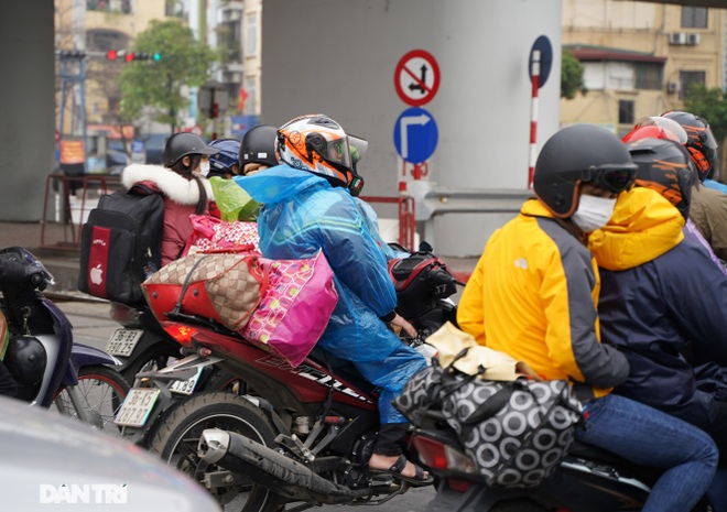 Hàng vạn người đổ về Thủ đô trong ngày nghỉ Tết Nguyên đán cuối cùng - 10 Hàng vạn người đổ về Thủ đô trong ngày nghỉ Tết Nguyên đán cuối cùng - 10
