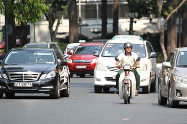Ô tô Việt càng nuôi càng "teo"!