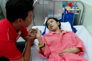 Người mẹ trẻ quay quắt nỗi sợ phải xa lìa con thơ