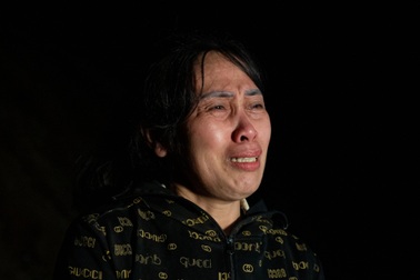 Người phụ nữ bất hạnh kiệt sức chăm mẹ tai biến và con trai liệt tứ chi