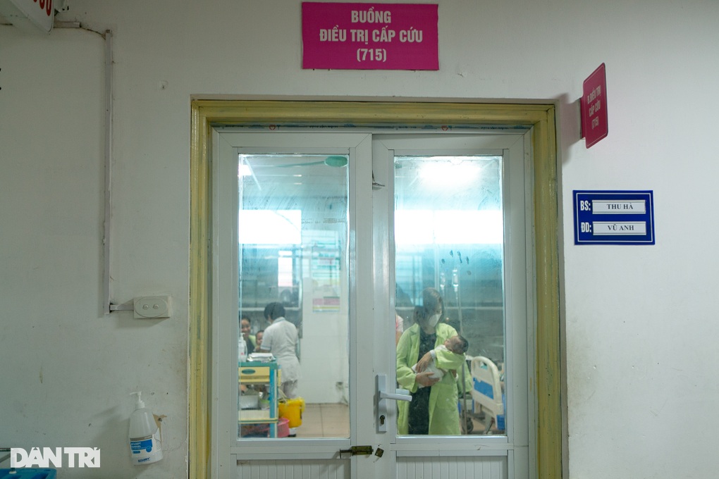 Hà Nội: Thiếu niên tràn dịch tinh hoàn sau khi chữa sốt xuất huyết tại nhà - 1 Hà Nội: Thiếu niên tràn dịch tinh hoàn sau khi chữa sốt xuất huyết tại nhà - 1