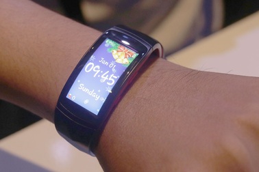 Vòng đeo tay thông minh Gear Fit2 Pro ra mắt tại Việt Nam, giá 4,2 triệu đồng