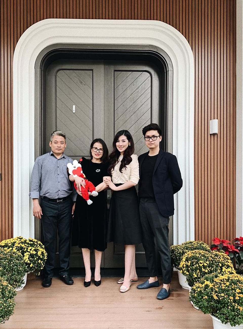 3 người đẹp Việt có mẹ thuộc hàng “mỹ nhân” - 10 3 người đẹp Việt có mẹ thuộc hàng “mỹ nhân” - 10