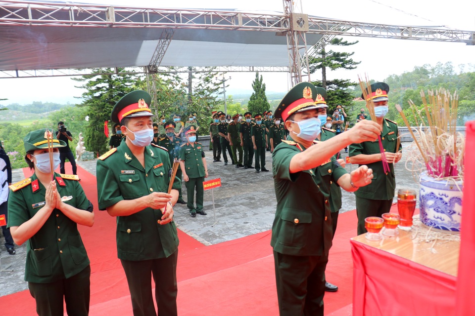 Thiêng liêng giây phút đón các anh về với đất mẹ - 2 Thiêng liêng giây phút đón các anh về với đất mẹ - 2