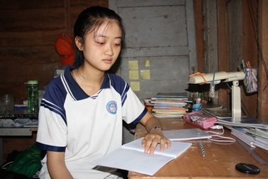 “Càng khó khăn, em càng phấn đấu thành bác sĩ để chữa bệnh giúp người nghèo”