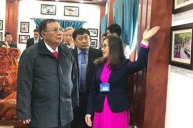 Tổng Bí thư, Chủ tịch nước CHDCND Lào thăm Khu di tích Kim Liên