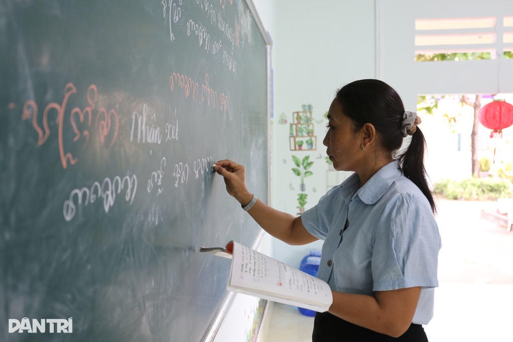 Cô giáo 25 năm đứng lớp: Tôi luôn mong muốn tiếng Chăm được bảo tồn - 2