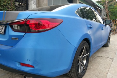 Ngắm chiếc Mazda6 "độ" màu xanh dương lạ mắt ở TPHCM