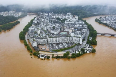 Miền nam Trung Quốc hứng chịu mưa lũ lớn nhất hơn 60 năm