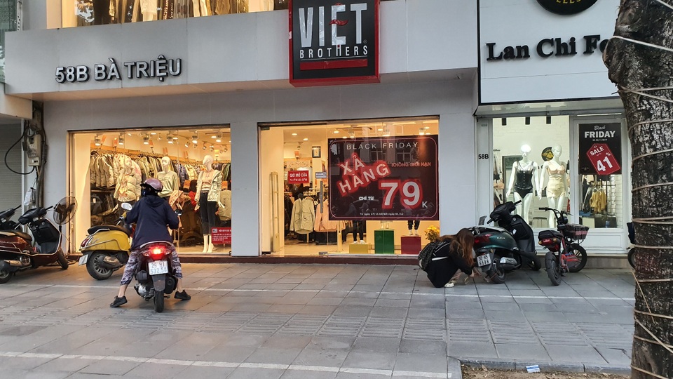 Đập lợn của con, vay tiền đi mua sắm Black Friday vì lương chưa về - 2 Đập lợn của con, vay tiền đi mua sắm Black Friday vì lương chưa về - 2