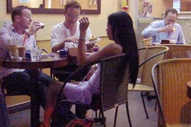 Ngập ngụa những cánh bướm đêm: Chiêu trò điên loạn