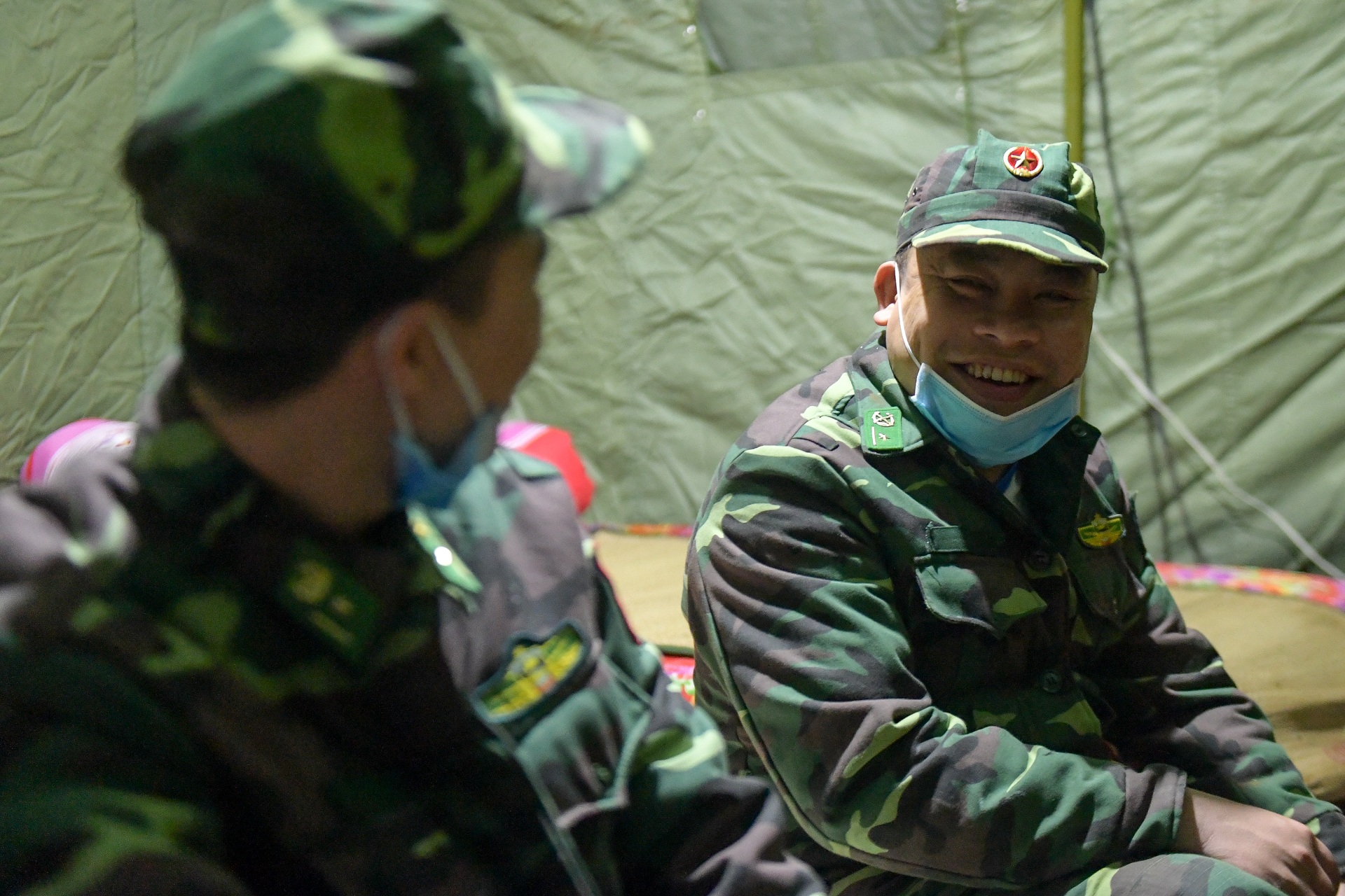 Những chiến sĩ đắp đá làm giường, ròng rã nơi biên giới chống dịch corona - 17 Những chiến sĩ đắp đá làm giường, ròng rã nơi biên giới chống dịch corona - 17