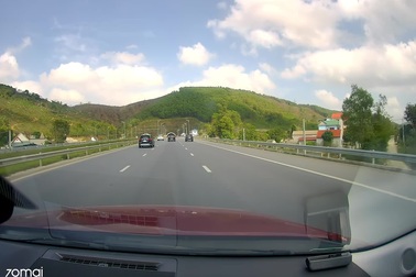 Tài xế chuyển làn ẩu trên cao tốc, suýt gây tai nạn liên hoàn