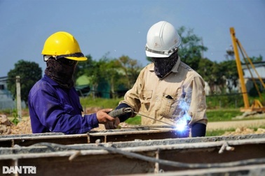 Tỷ lệ nơi làm việc có không khí ô nhiễm vượt chuẩn tăng đột biến