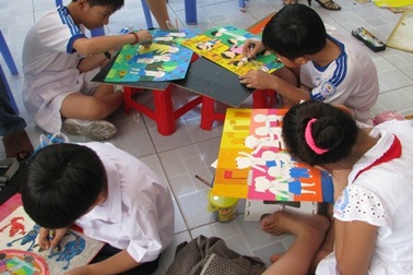 Sôi động vẽ tranh phòng chống bạo lực học đường