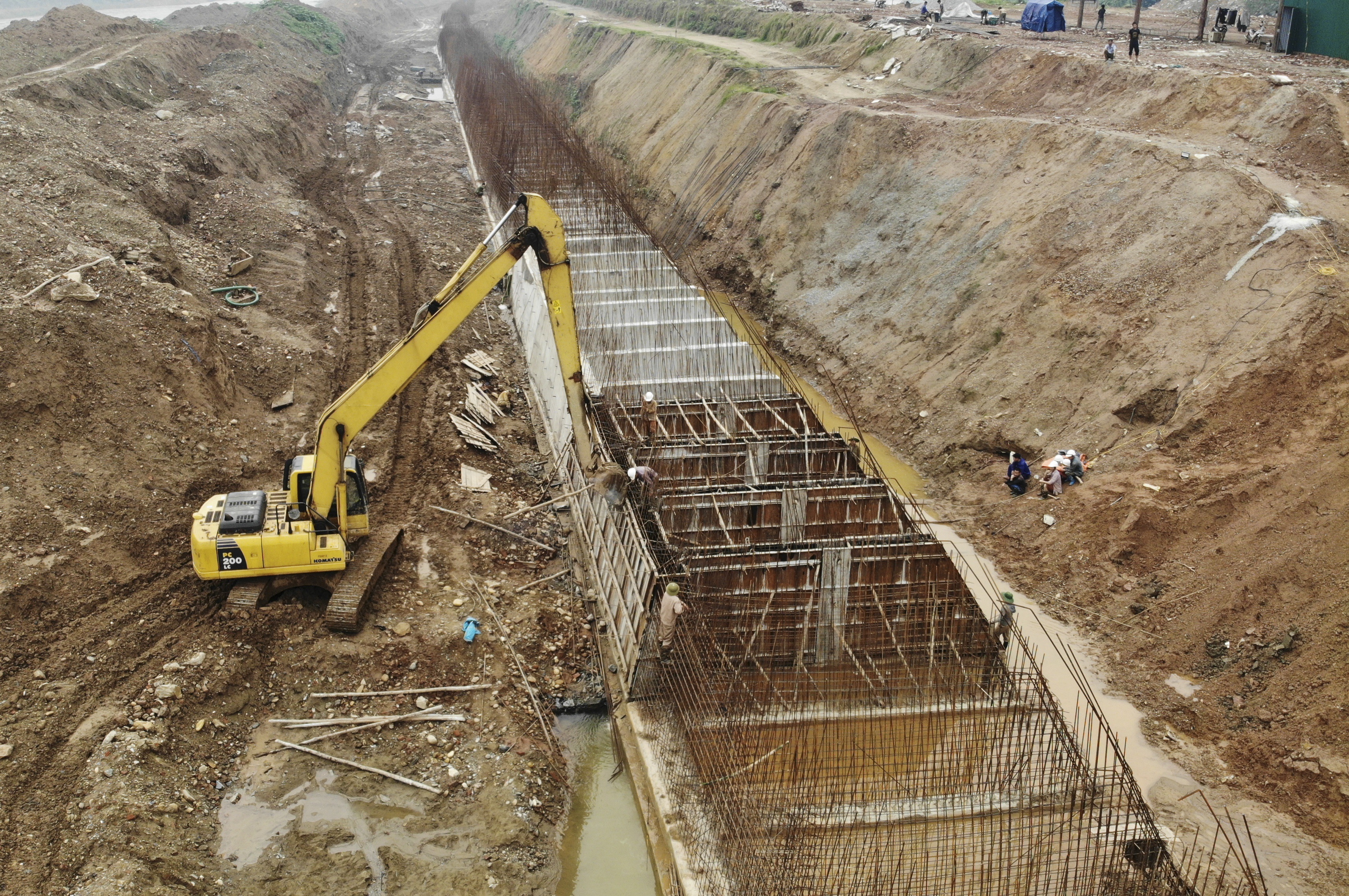 Toàn cảnh tuyến kè khổng lồ 620 tỷ chống sạt lở bờ sông Hồng - 14 Toàn cảnh tuyến kè khổng lồ 620 tỷ chống sạt lở bờ sông Hồng - 14