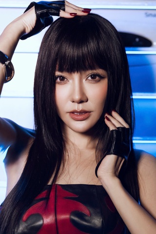 Nữ MC song ngữ có vóc dáng như người mẫu nổi bật trên sàn thời trang - 8