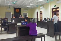 Đạp mẹ già 80 tuổi gãy chân chỉ vì chuyện nhỏ nhặt