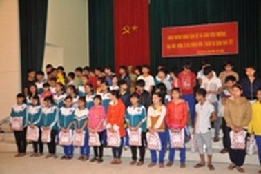 Mang Xuân ấm áp đến với học sinh nghèo vùng cao