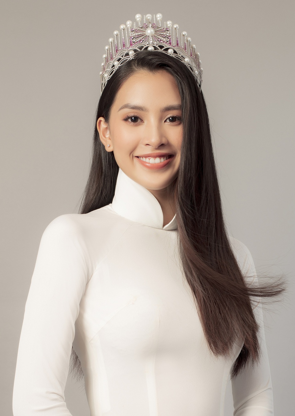 Hoa hậu Trần Tiểu Vy: Người phụ nữ đẹp nhất chính là mẹ - 9 Hoa hậu Trần Tiểu Vy: Người phụ nữ đẹp nhất chính là mẹ - 9