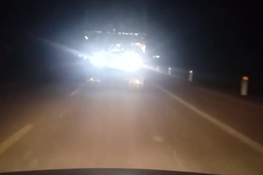 Xe tải với kiểu "độ" đèn pha gây bức xúc