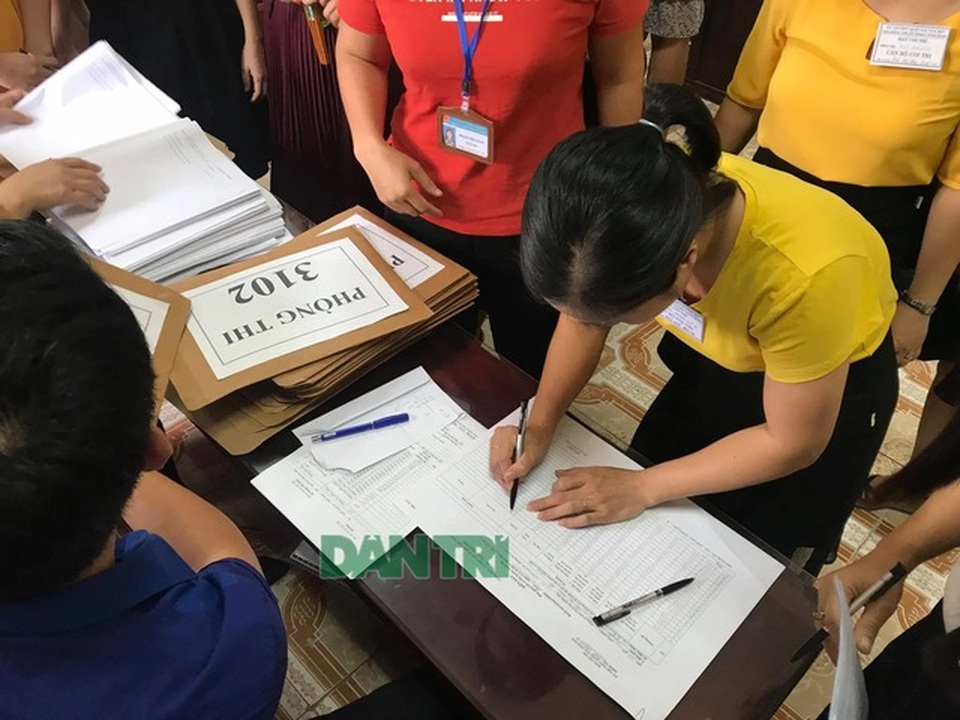 Thứ trưởng: Khó xảy ra tình trạng thí sinh đổ dồn về thành phố dự thi - 2 Thứ trưởng: Khó xảy ra tình trạng thí sinh đổ dồn về thành phố dự thi - 2