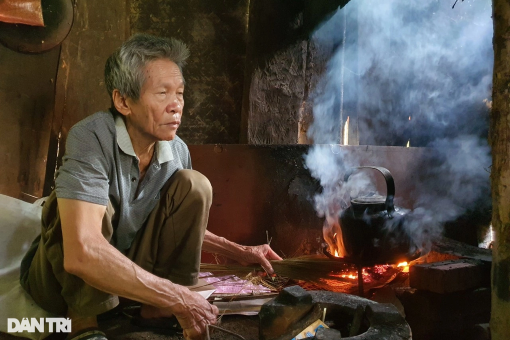 Cụ ông mắc ung thư chăm vợ liệt 10 năm, mơ bữa cơm có thịt - 5 Cụ ông mắc ung thư chăm vợ liệt 10 năm, mơ bữa cơm có thịt - 5