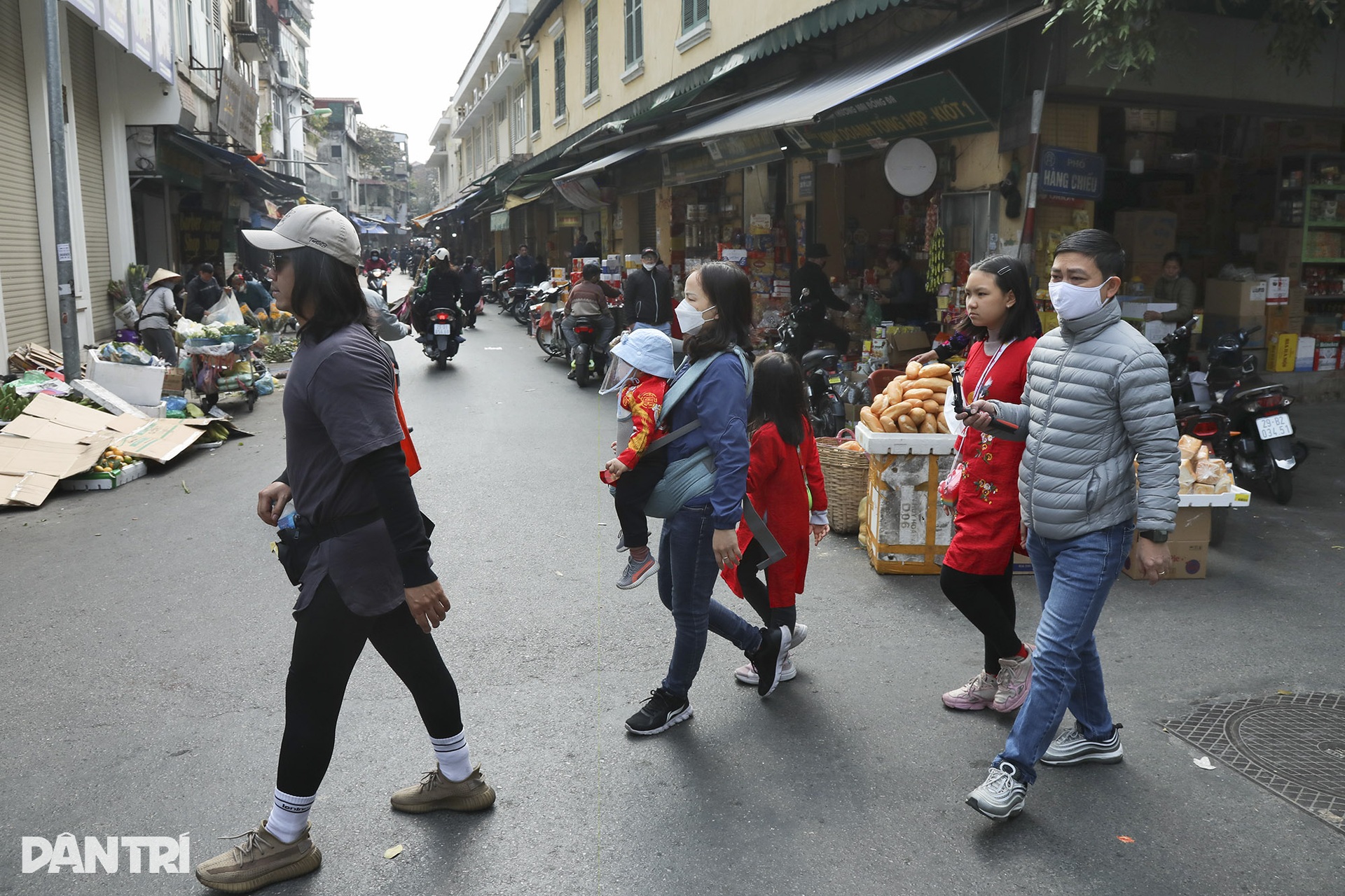 Hà Nội bình yên dưới nắng vàng rực rỡ ngày 30 Tết - 15 Hà Nội bình yên dưới nắng vàng rực rỡ ngày 30 Tết - 15