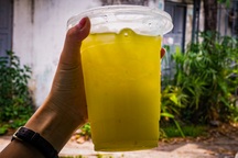 "Chặt chém" 25.000 đồng/ly nước mía, người bán bị phạt 400.000 đồng