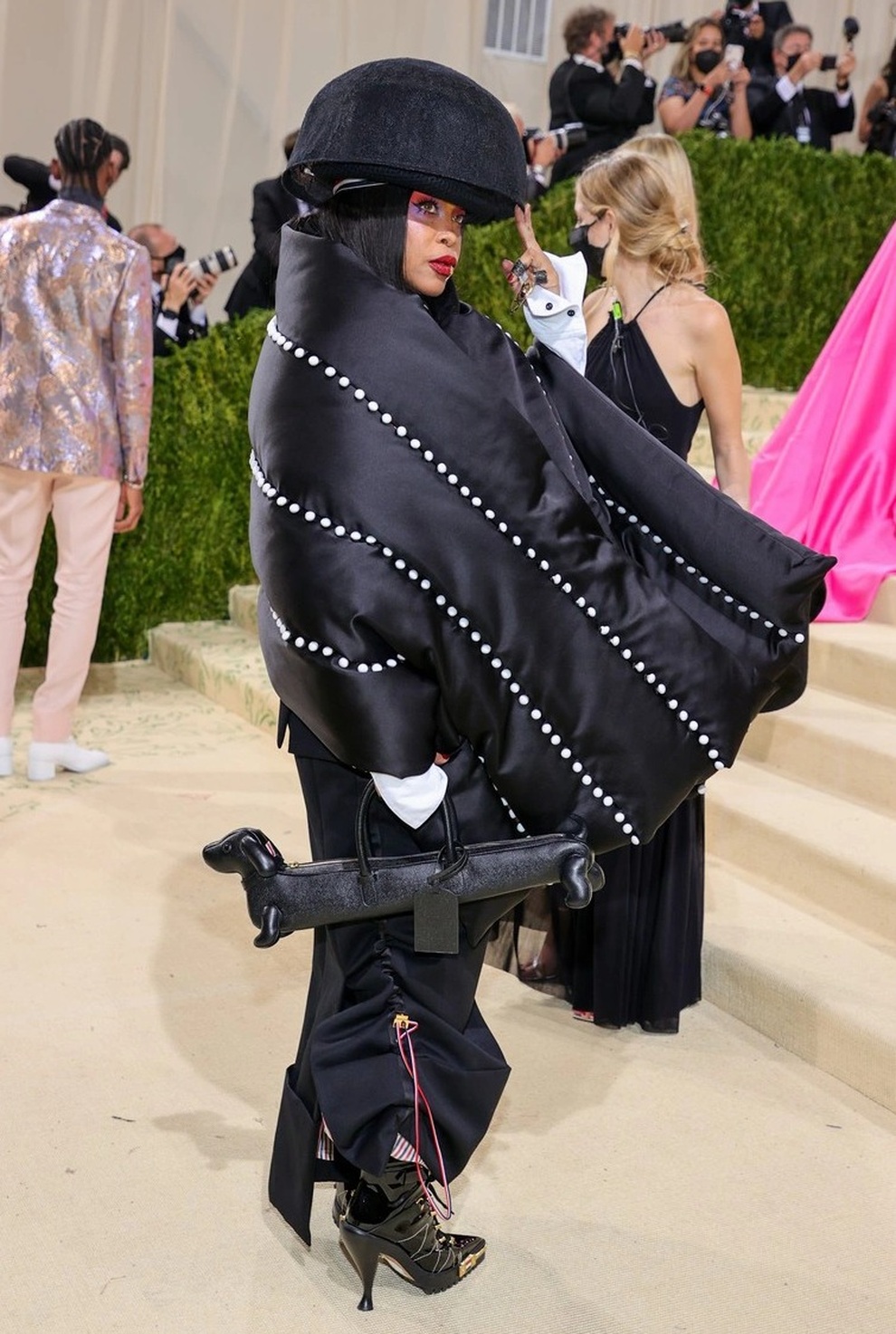 Choáng ngợp với loạt trang phục ấn tượng của mỹ nhân dự MET gala 2021 - 56 Choáng ngợp với loạt trang phục ấn tượng của mỹ nhân dự MET gala 2021 - 56