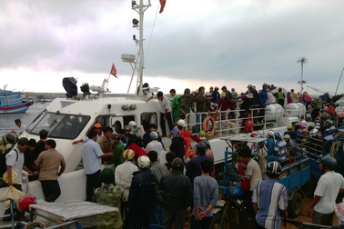 340 du khách mắc kẹt ở Lý Sơn đã vào bờ an toàn