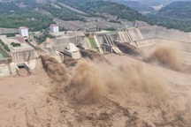 Cận cảnh ngập lụt nghiêm trọng do mưa lớn bất thường ở Trung Quốc