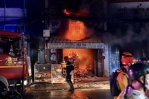 Cháy cửa hàng điện nước ở TPHCM