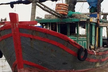 Tàu cá của ngư dân bị tấn công trên biển
