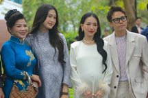 Con gái Minh "Nhựa" xách túi Hermès tiền tỷ, mang bầu vẫn đi giày cao gót