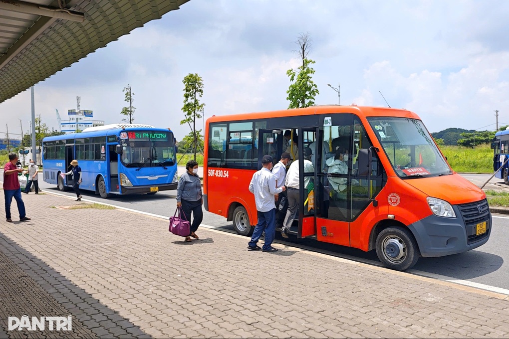 Sinh viên tăng chi phí, đi lại vất vả hơn vì tuyến buýt TPHCM cắt lộ trình - 1 Sinh viên tăng chi phí, đi lại vất vả hơn vì tuyến buýt TPHCM cắt lộ trình - 1