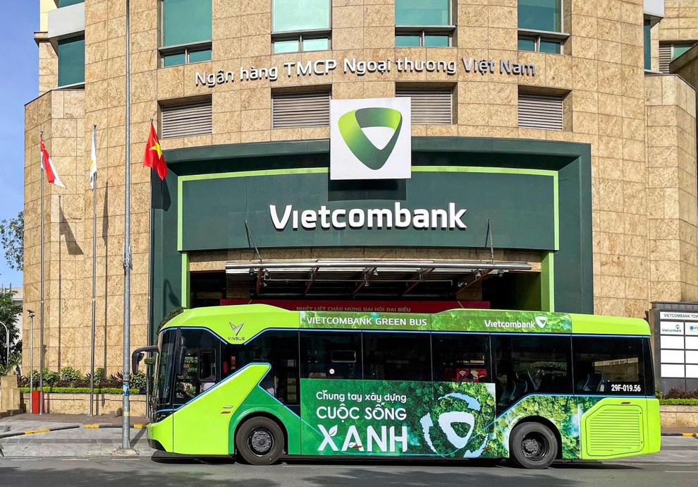Vietcombank vận hành tuyến xe buýt điện nội bộ đầu tiên tại Hà Nội - 1 Vietcombank vận hành tuyến xe buýt điện nội bộ đầu tiên tại Hà Nội - 1