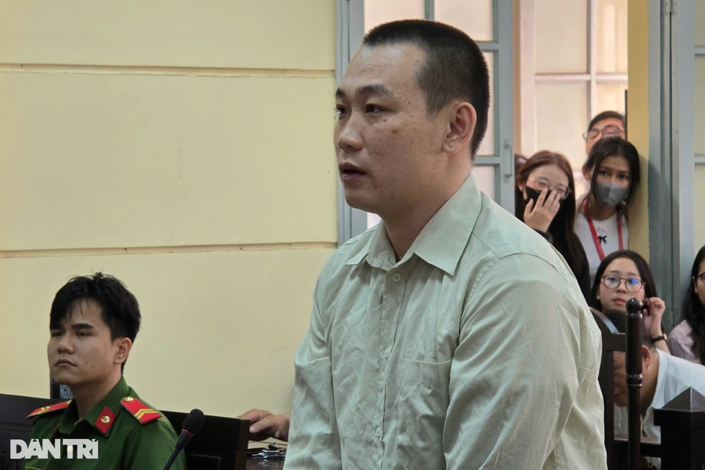 Tài xế đánh người trước Bệnh viện Từ Dũ lĩnh 12 tháng tù - 2 Tài xế đánh người trước Bệnh viện Từ Dũ lĩnh 12 tháng tù - 2