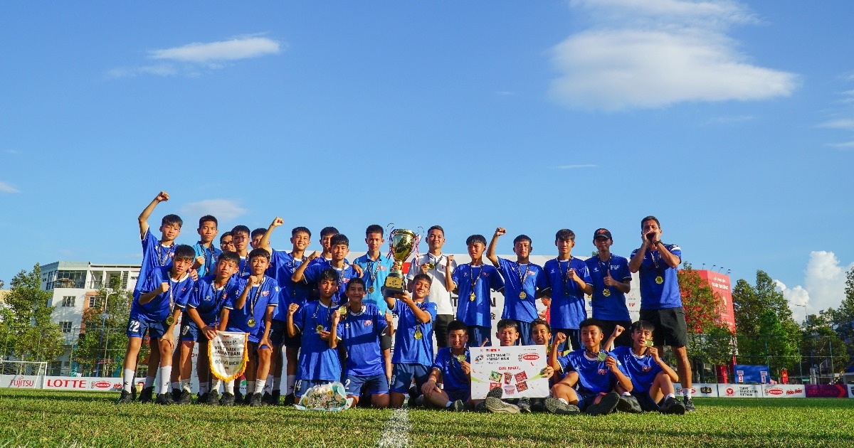 U13日越国際ユースサッカー大会でPVF U13が優勝