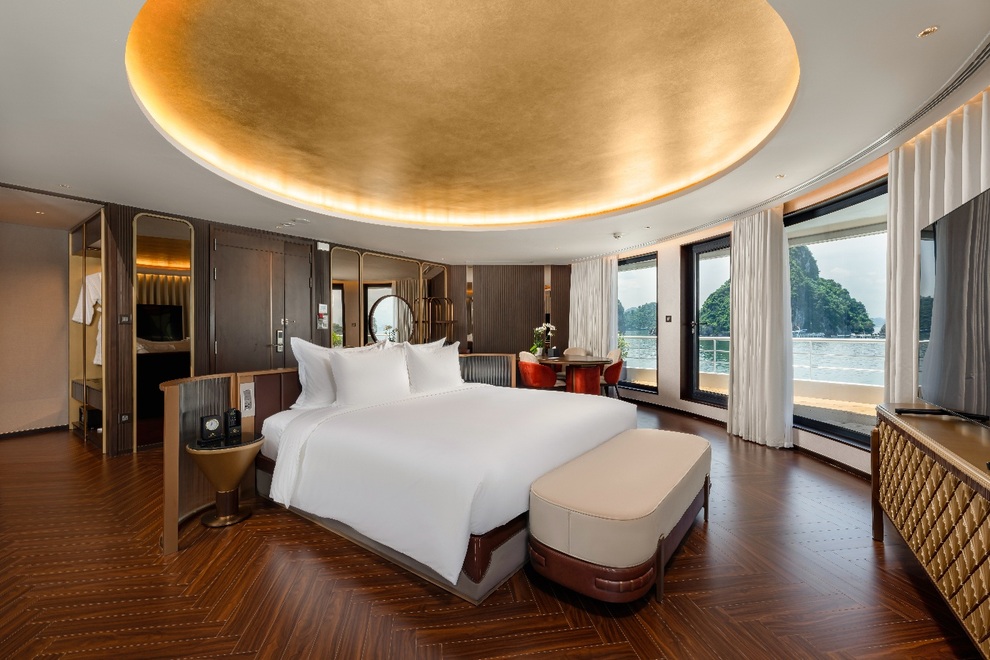ស្តេច Bhutan ស្នាក់នៅបន្ទប់ Presidential Suite នៅលើកប៉ាល់កម្សាន្តទស្សនាឈូងសមុទ្រ Ha Long - ៣ Quốc vương Bhutan nghỉ phòng Tổng thống trên du thuyền thăm vịnh Hạ Long - 3