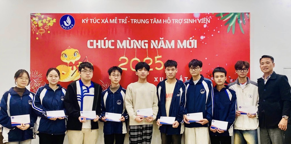 Vượt nỗi đau mất mẹ, nữ sinh đỗ thủ khoa vào Đại học Giáo dục - 3 Vượt nỗi đau mất mẹ, nữ sinh đỗ thủ khoa vào Đại học Giáo dục - 3