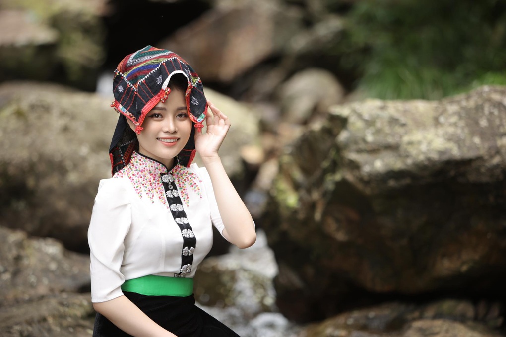 Phạm Thùy Linh cùng nhạc sĩ Xuân Trí Gọi bạn về thăm Tây Bắc - 1 Phạm Thùy Linh cùng nhạc sĩ Xuân Trí Gọi bạn về thăm Tây Bắc - 1