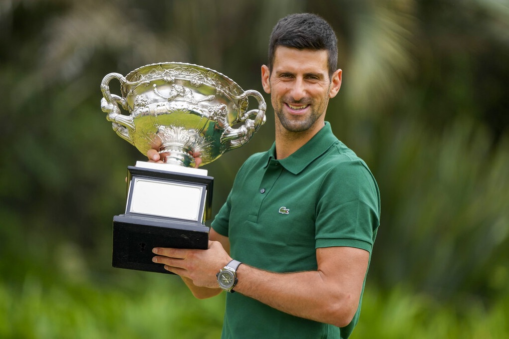 Djokovic tiết lộ về chiếc áo số 22, bật khóc khi vô địch Australian Open - 2 Djokovic tiết lộ về chiếc áo số 22, bật khóc khi vô địch Australian Open - 2