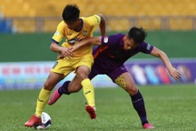 Tiến Linh mờ nhạt, B.Bình Dương thua sát nút SL Nghệ An