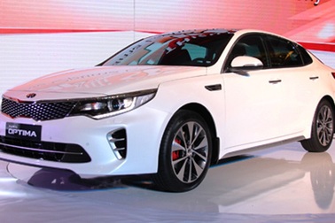 Ô tô Kia giảm 80 triệu đồng, hàng tồn down giá cuối năm