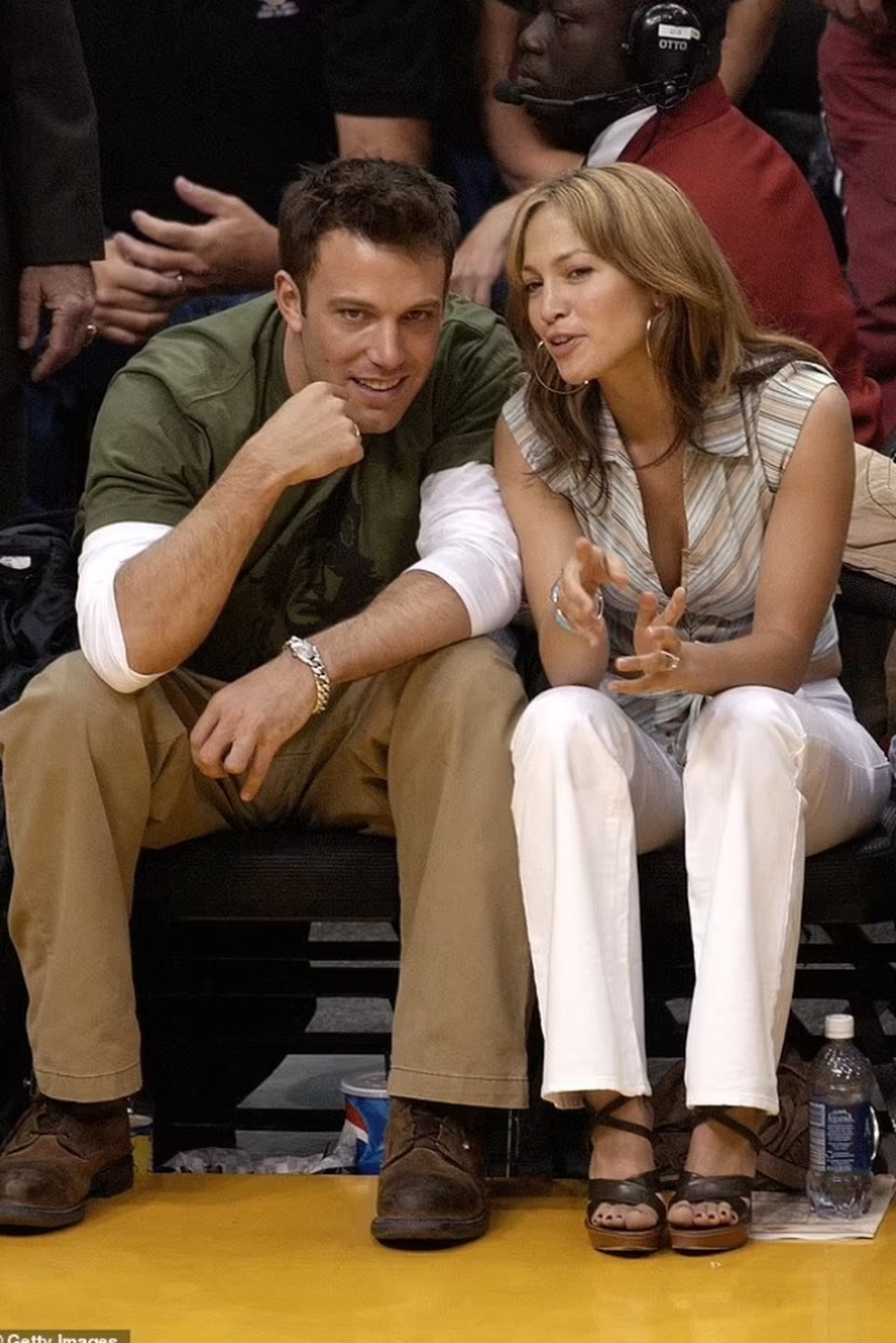 Ben Affleck và Jennifer Lopez quyến luyến không rời sau cuộc hẹn - 3