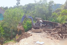 Khởi công "Ngôi nhà Nhân ái" do bạn đọc Dân trí giúp đỡ gia đình hoàn cảnh