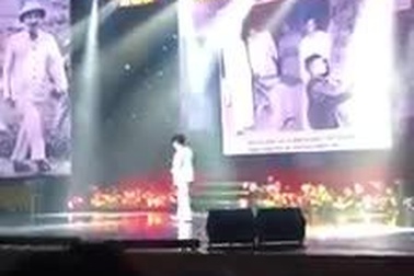 Như Khôi hát "Đôi dép Bác Hồ"